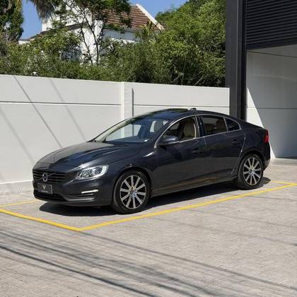 VOLVO S60 2.0 T5 MOMENTUM 16V TURBO GASOLINA 4P AUTOMÁTICO